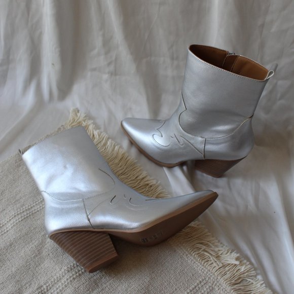 🆕The Jane// Silver Metallic western style boot - Picture 5 of 15